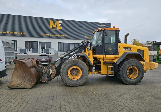 jcb