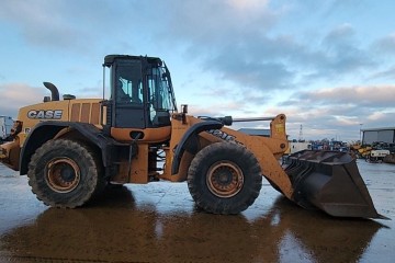 Ładowarka kołowa Case 821F