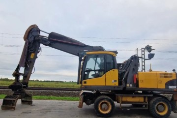 Koparka kołowa przeładunkowa  Volvo EW230C  kabina podnoszona