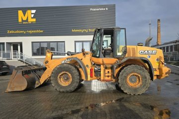 Ładowarka kołowa Case 821F